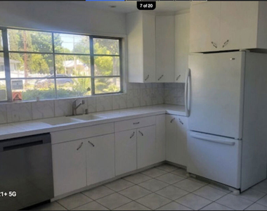 17402 Hart Street - Photo Thumbnail 4