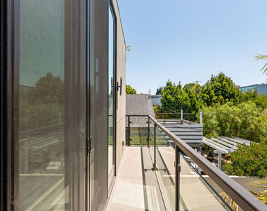 732 Indiana Avenue - Photo Thumbnail 5