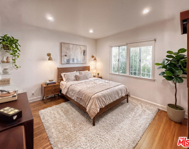1903 Holmby Avenue - Photo Thumbnail 14