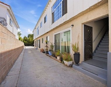 4841 W 18th Street - Photo Thumbnail 3