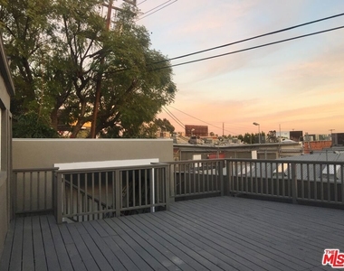 8538 W West Knoll Drive - Photo Thumbnail 19
