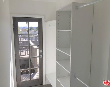 8538 W West Knoll Drive - Photo Thumbnail 15