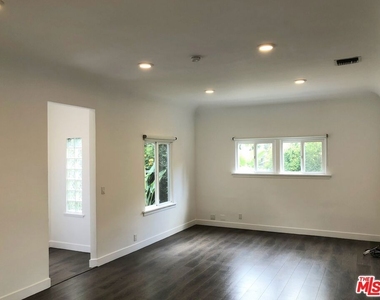 8538 W West Knoll Drive - Photo Thumbnail 4