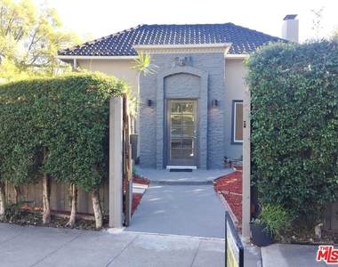 8538 W West Knoll Drive - Photo Thumbnail 24