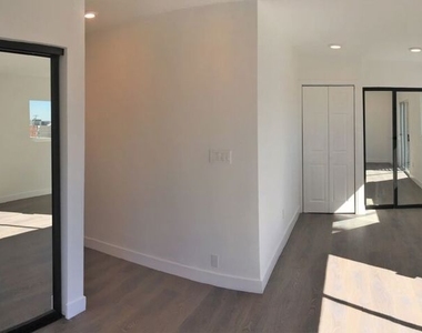 8538 W West Knoll Drive - Photo Thumbnail 9