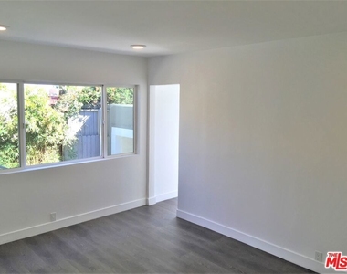 8538 W West Knoll Drive - Photo Thumbnail 14