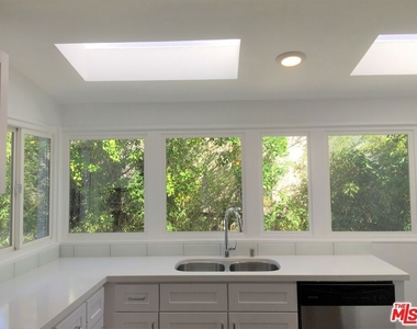8538 W West Knoll Drive - Photo Thumbnail 6