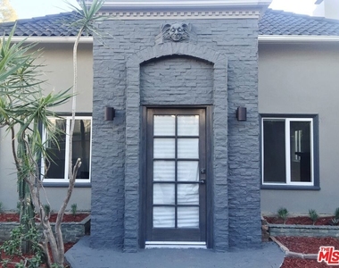 8538 W West Knoll Drive - Photo Thumbnail 1