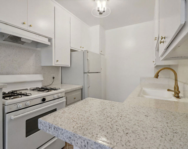 1216 N Detroit Street - Photo Thumbnail 4