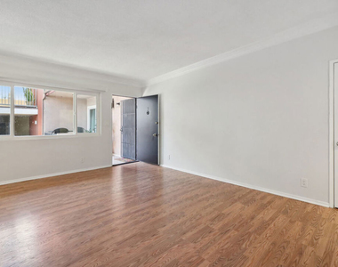 1216 N Detroit Street - Photo Thumbnail 3