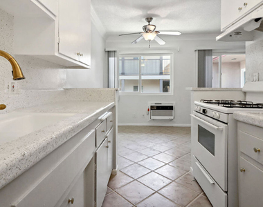 1216 N Detroit Street - Photo Thumbnail 2