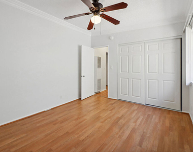 1216 N Detroit Street - Photo Thumbnail 6