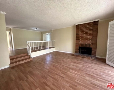 21820 Marylee Street - Photo Thumbnail 3