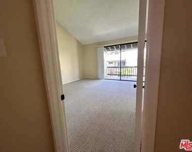 21820 Marylee Street - Photo Thumbnail 15