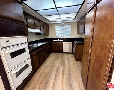 21820 Marylee Street - Photo Thumbnail 9