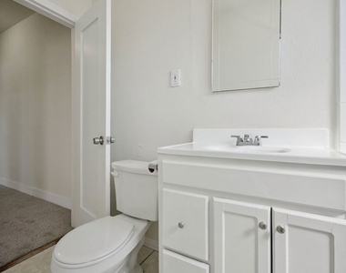 1464 3/4 W 35th Place - Photo Thumbnail 17