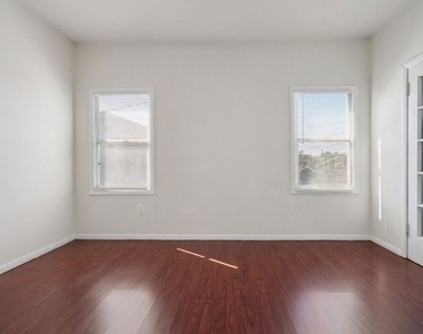1464 3/4 W 35th Place - Photo Thumbnail 9