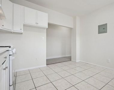 1464 3/4 W 35th Place - Photo Thumbnail 4