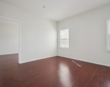 1464 3/4 W 35th Place - Photo Thumbnail 8