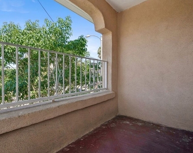 1464 3/4 W 35th Place - Photo Thumbnail 10