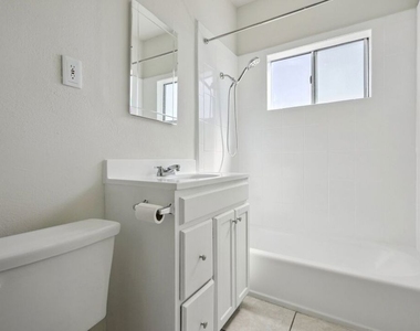 1464 3/4 W 35th Place - Photo Thumbnail 16