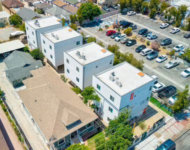 233 N Chicago Street - Photo Thumbnail 4