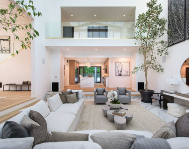 1378 N Doheny Drive - Photo Thumbnail 2