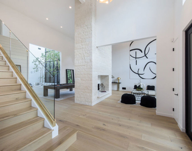 1378 N Doheny Drive - Photo Thumbnail 4