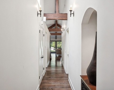 105 N Glenroy Avenue - Photo Thumbnail 16