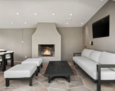 105 N Glenroy Avenue - Photo Thumbnail 34