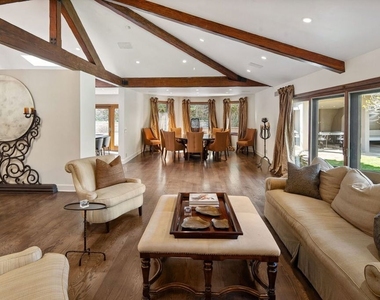 105 N Glenroy Avenue - Photo Thumbnail 8
