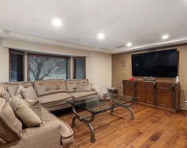 105 N Glenroy Avenue - Photo Thumbnail 14