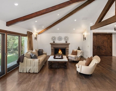 105 N Glenroy Avenue - Photo Thumbnail 7