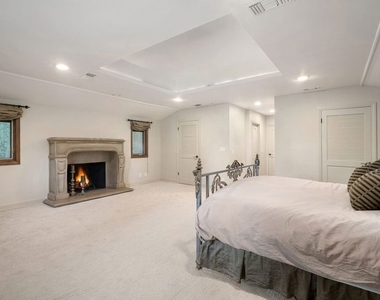 105 N Glenroy Avenue - Photo Thumbnail 18