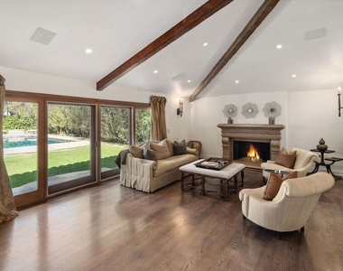 105 N Glenroy Avenue - Photo Thumbnail 6