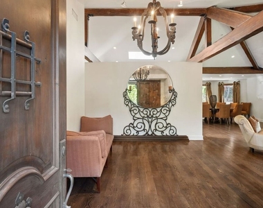 105 N Glenroy Avenue - Photo Thumbnail 4
