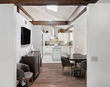 105 N Glenroy Avenue - Photo Thumbnail 11