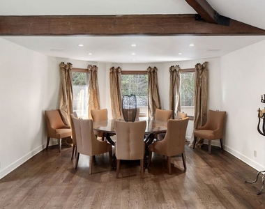 105 N Glenroy Avenue - Photo Thumbnail 9