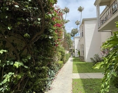 1159 S Westmoreland Avenue - Photo Thumbnail 9