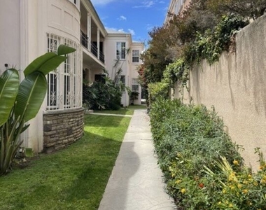 1159 S Westmoreland Avenue - Photo Thumbnail 11