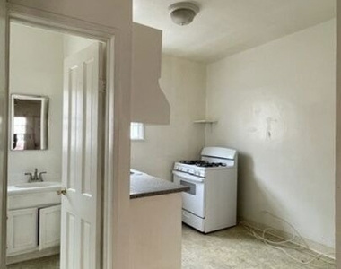1159 S Westmoreland Avenue - Photo Thumbnail 4