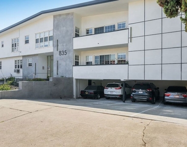 835 S Sherbourne Drive - Photo Thumbnail 11