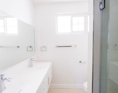 835 S Sherbourne Drive - Photo Thumbnail 4