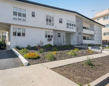 835 S Sherbourne Drive - Photo Thumbnail 12