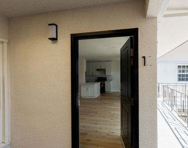 835 S Sherbourne Drive - Photo Thumbnail 10