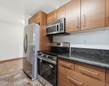 100 S Doheny Drive - Photo Thumbnail 15