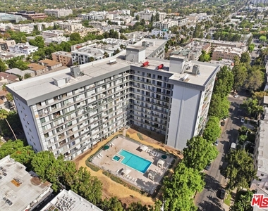 100 S Doheny Drive - Photo Thumbnail 8