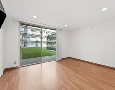 100 S Doheny Drive - Photo Thumbnail 13