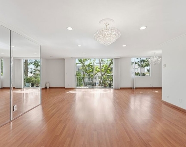 100 S Doheny Drive - Photo Thumbnail 17