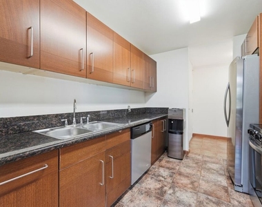 100 S Doheny Drive - Photo Thumbnail 14